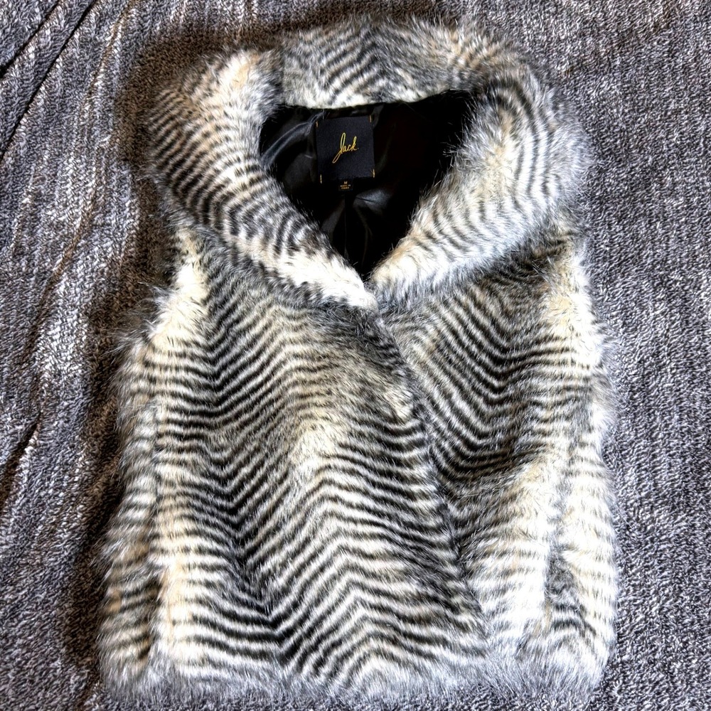 Jack by BB Dakota Faux Fur Vest Grey White Chevron Animal Print JA31290 Medium